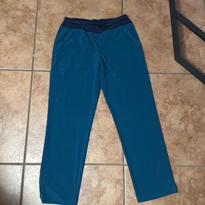 Easy stretch, scrub bottom